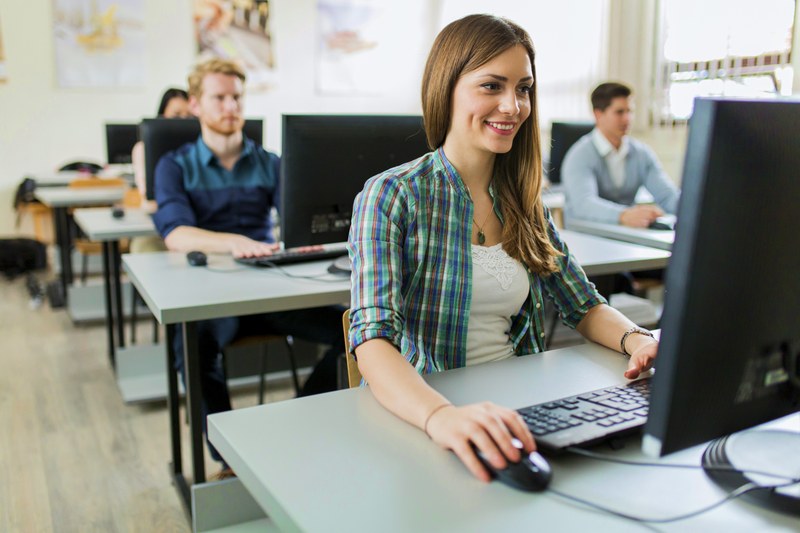 Passer des examens à distance : un défi technologique, juridique et éthique