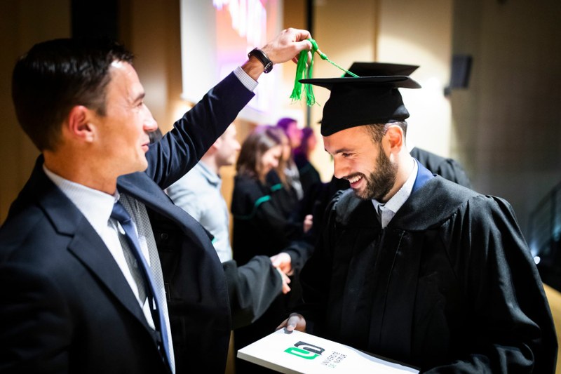 Vous venez d'obtenir votre diplôme ? Gardez le contact avec votre faculté !